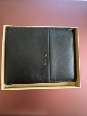 New in box, Hedgren Black Leather Men's Bifold Wallet
